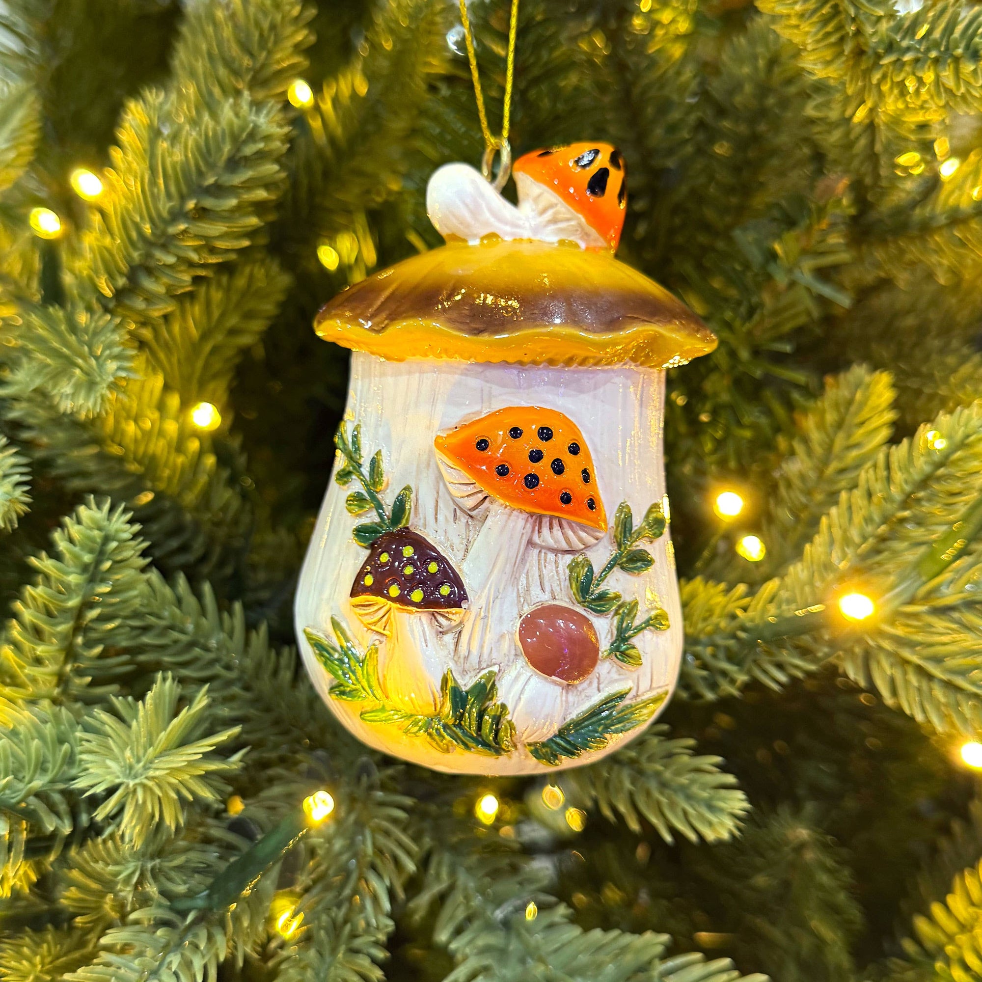 Merry Mushroom-Inspired 70s Hand-Painted Christmas Ornament – Retro Kitchen Decor