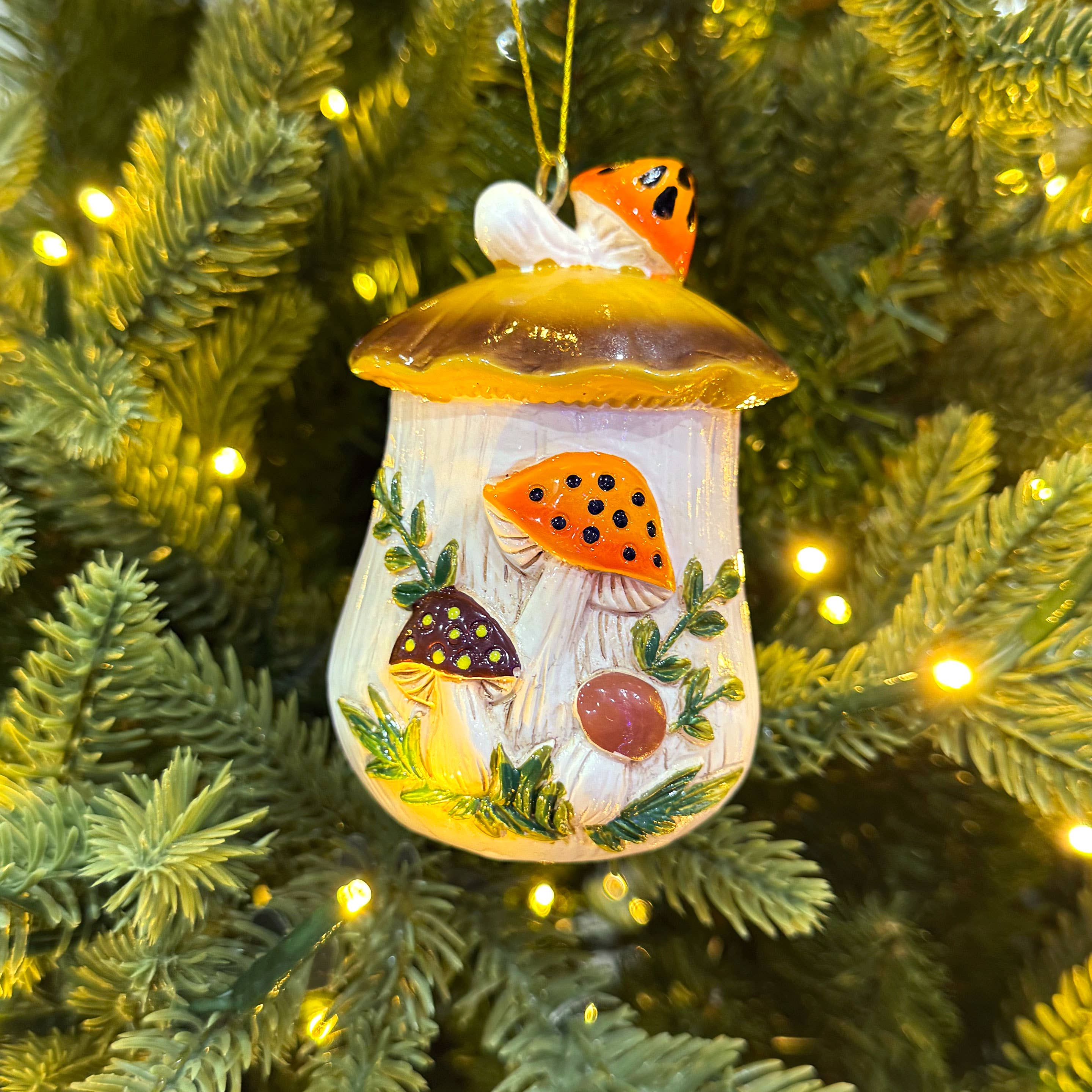 Merry Mushroom-Inspired 70s Hand-Painted Christmas Ornament – Retro Kitchen Decor
