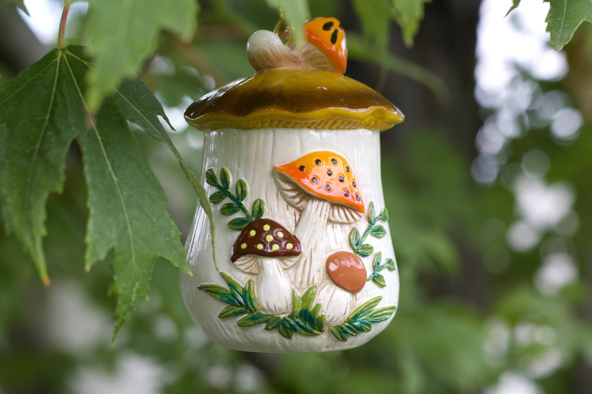 Merry Mushroom-Inspired 70s Hand-Painted Christmas Ornament – Retro Kitchen Decor