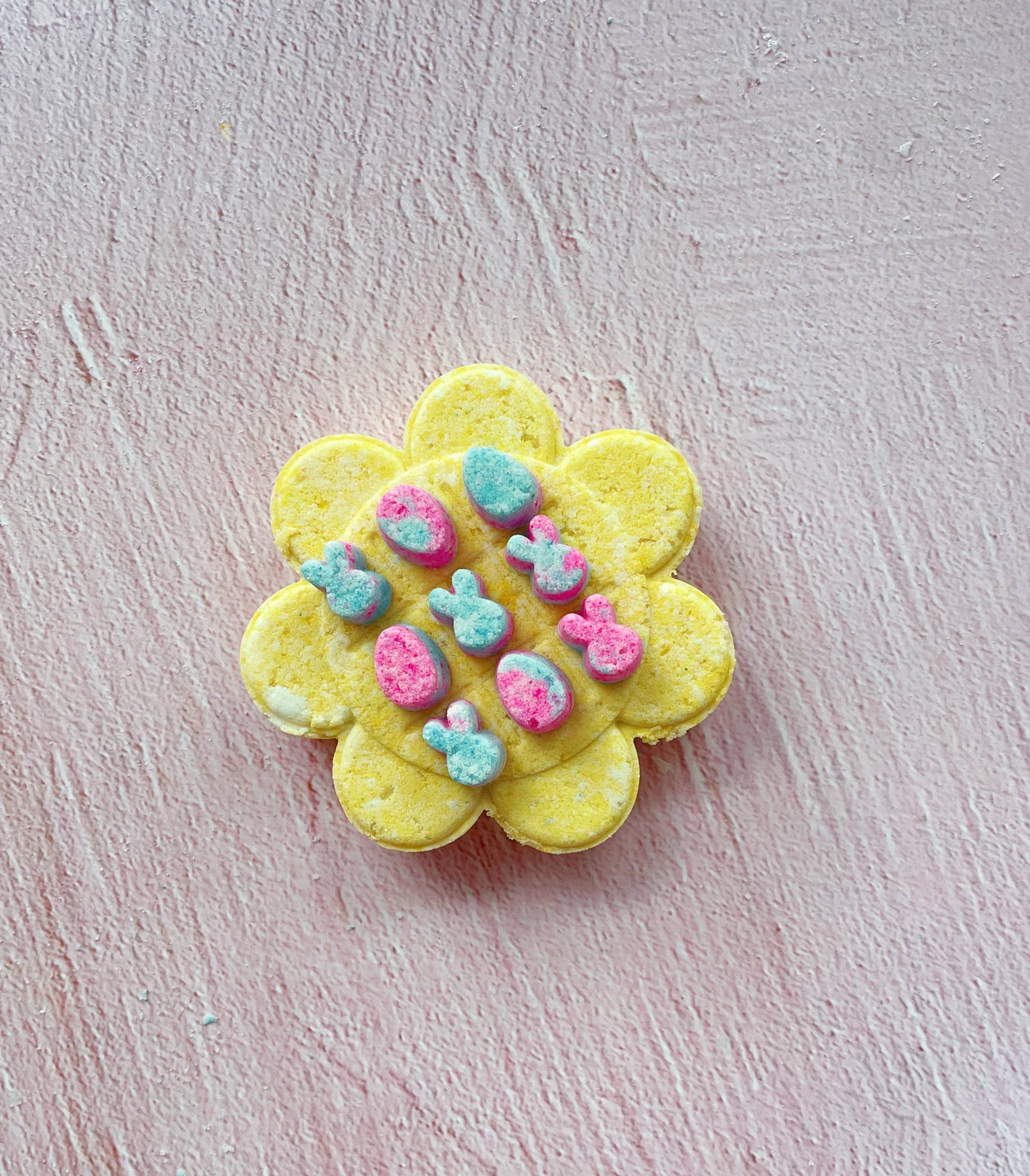 Daisy Tic Tac Toe Bath Bomb