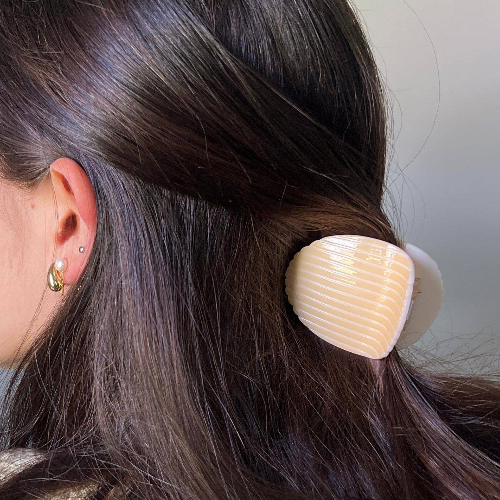 Midi Ruffle Chip Hair Claw Clip