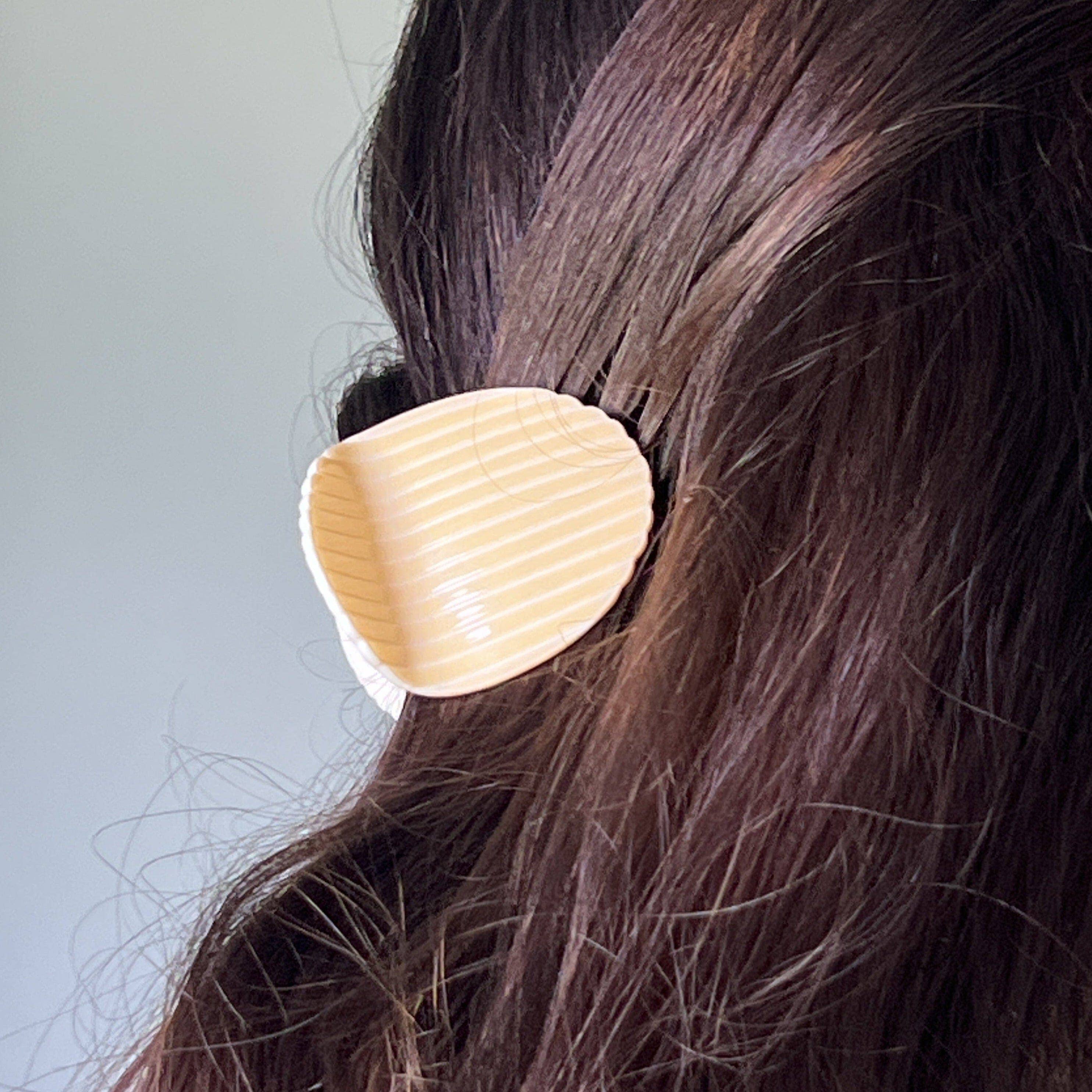 Midi Ruffle Chip Hair Claw Clip