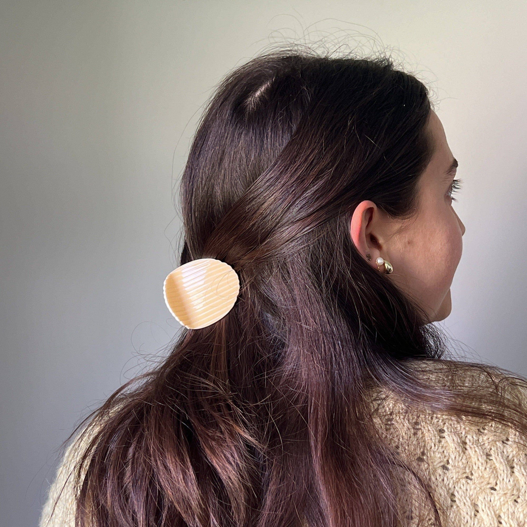 Midi Ruffle Chip Hair Claw Clip