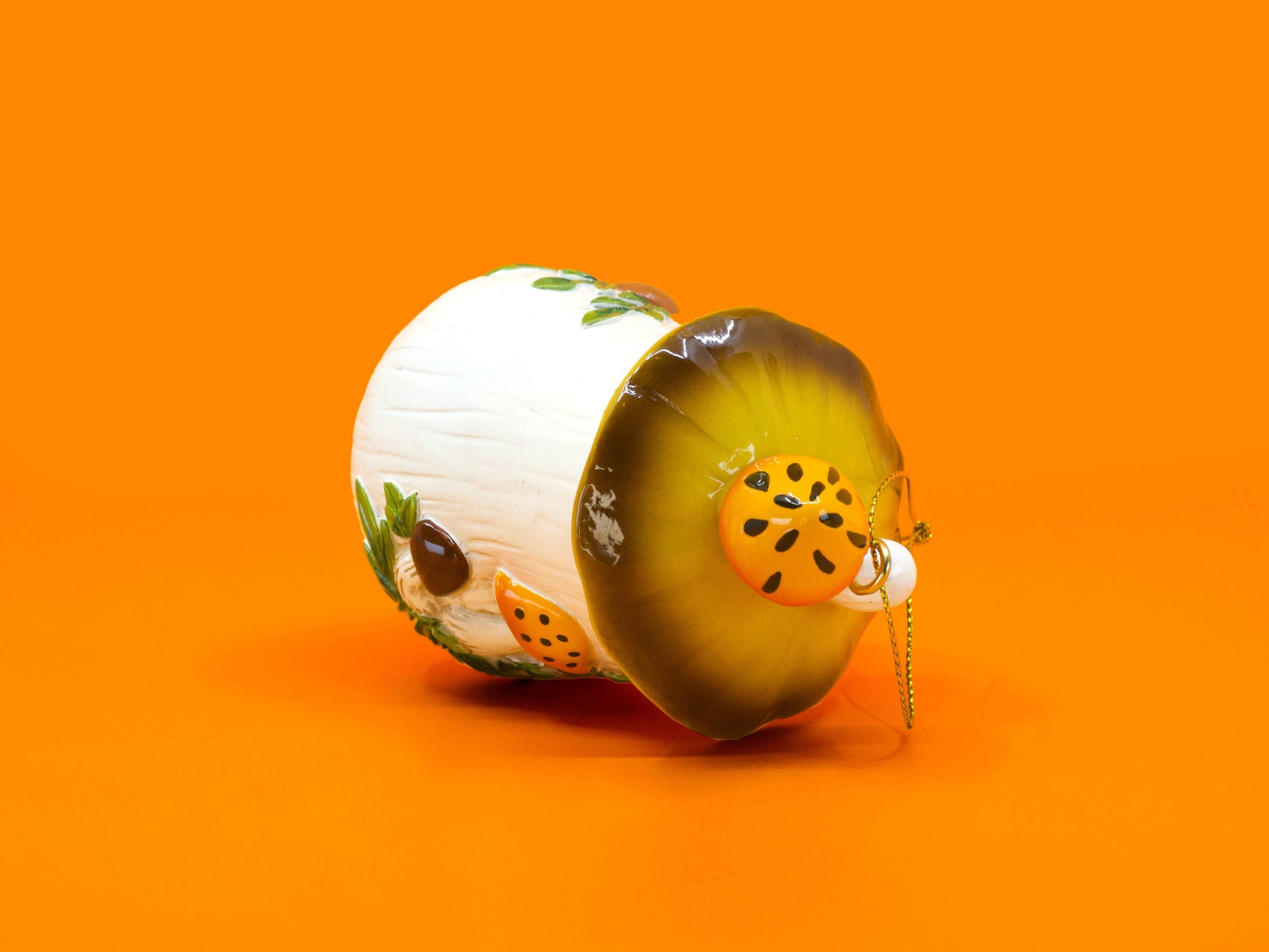 Merry Mushroom-Inspired 70s Hand-Painted Christmas Ornament – Retro Kitchen Decor