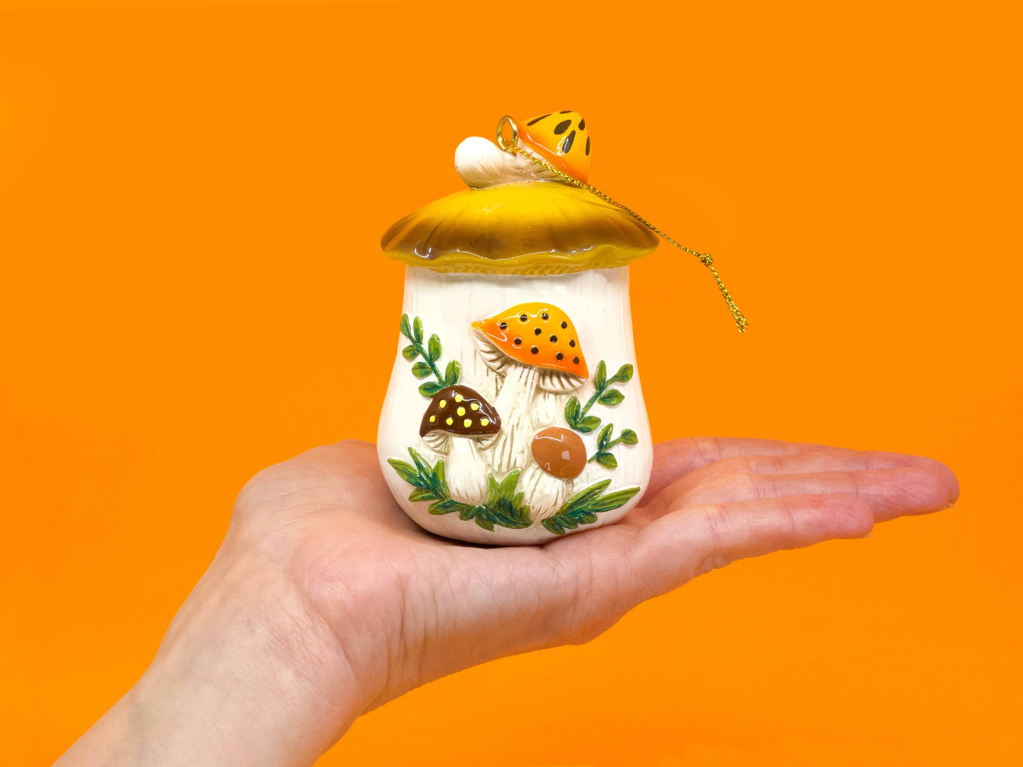 Merry Mushroom-Inspired 70s Hand-Painted Christmas Ornament – Retro Kitchen Decor